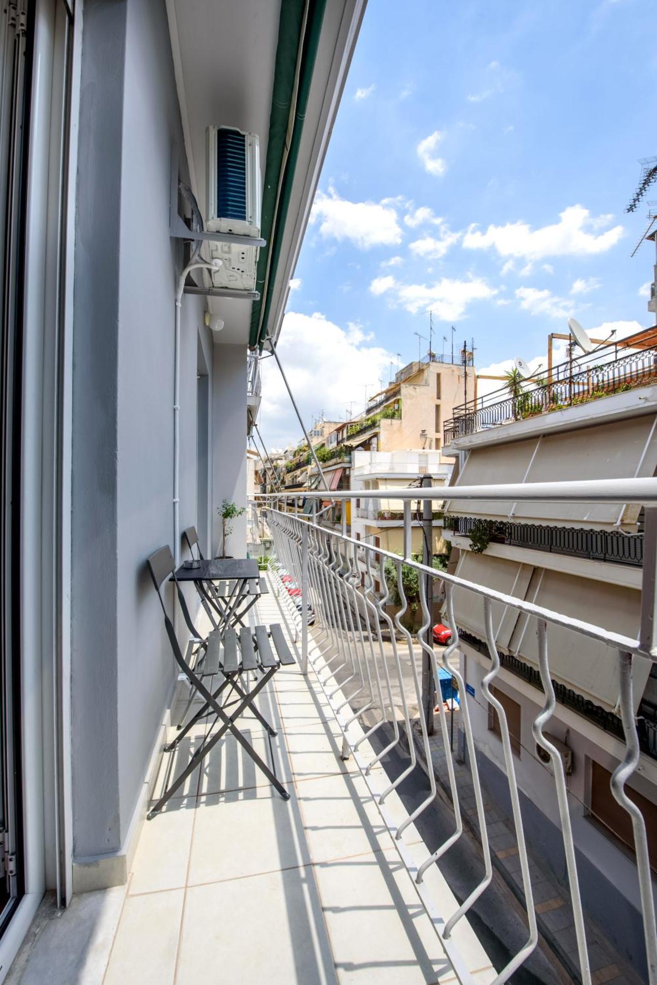 Spacious And Modern One Bedroom Apartment Athens Exterior photo