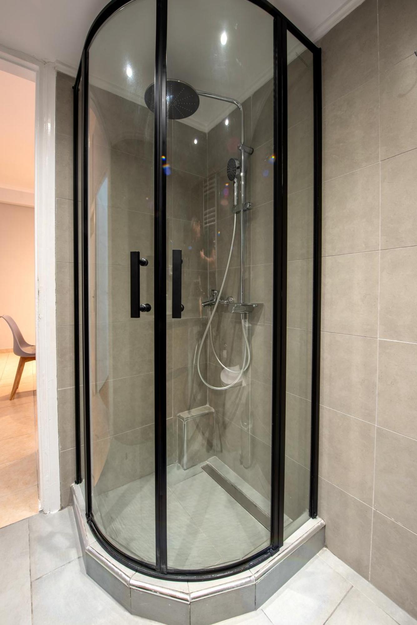 Spacious And Modern One Bedroom Apartment Athens Exterior photo